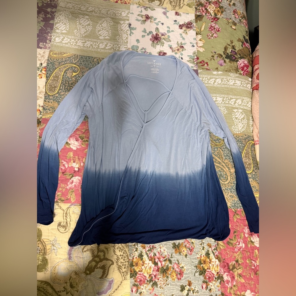 AE ladies soft & sexy Long sleeve Tee.  Size large